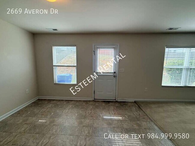 Building Photo - 2669 Averon Dr