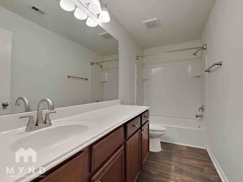 Building Photo - 15911 Newport Pl