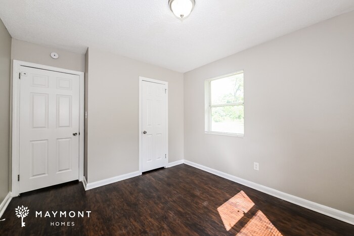 Building Photo - 6037 Green Hill Ln