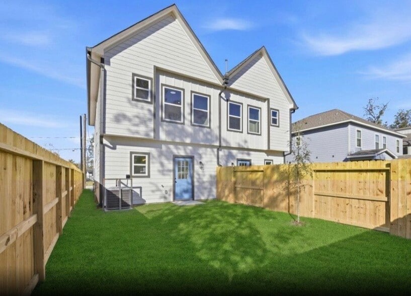 Building Photo - 7958 Henson St