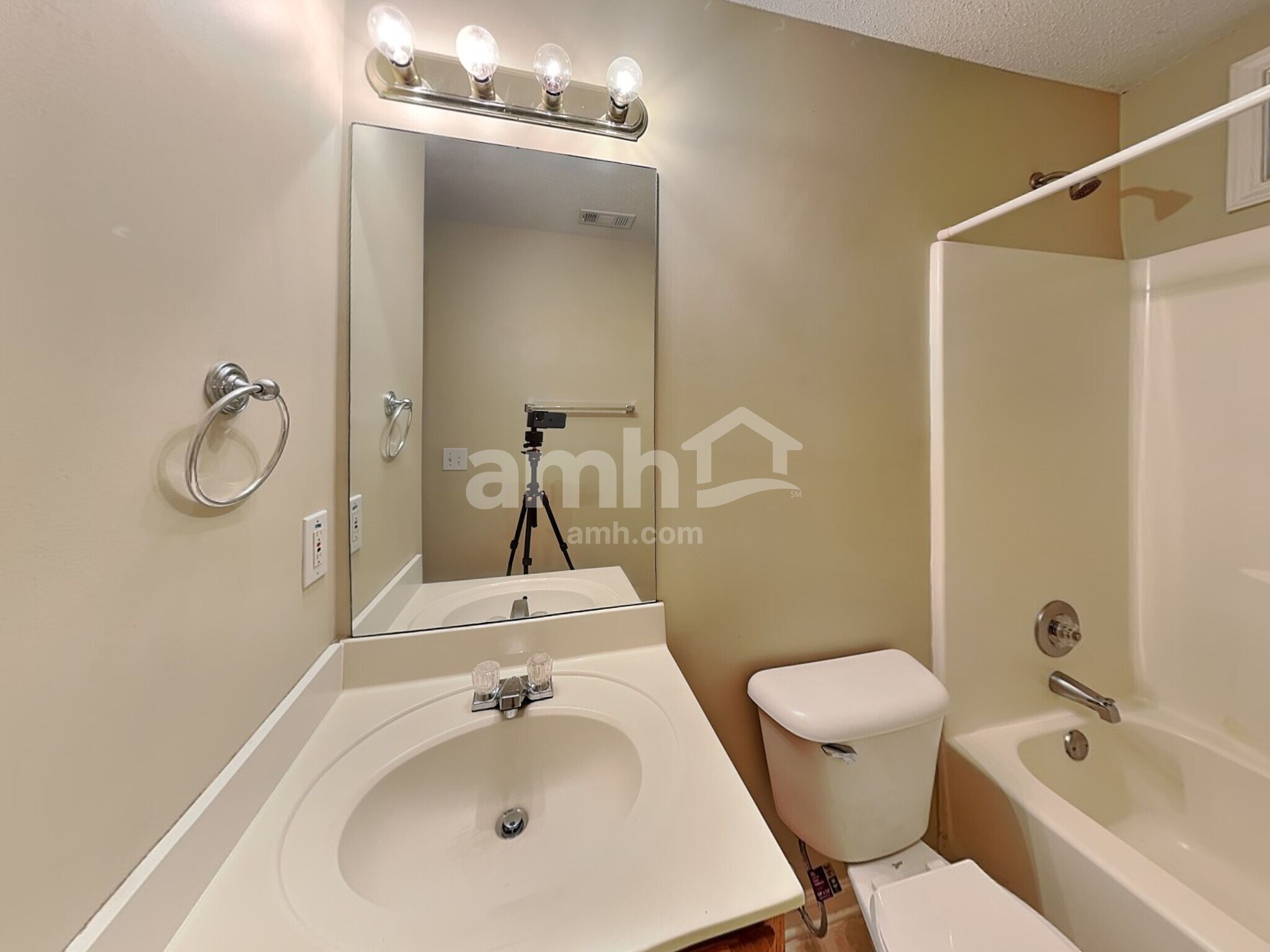 Building Photo - 821 Beranda Cir