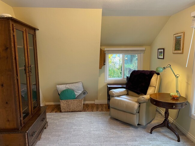 Office/2nd bedroom - 1904 12th Ave SW