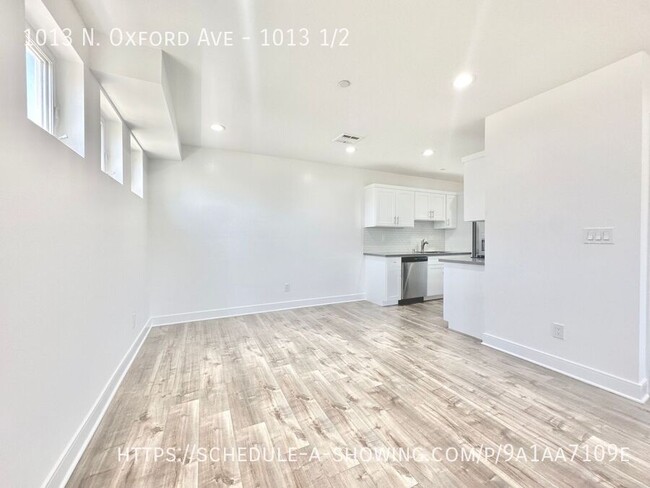 Building Photo - Beautiful new modern 3 story townhome 3 Be...