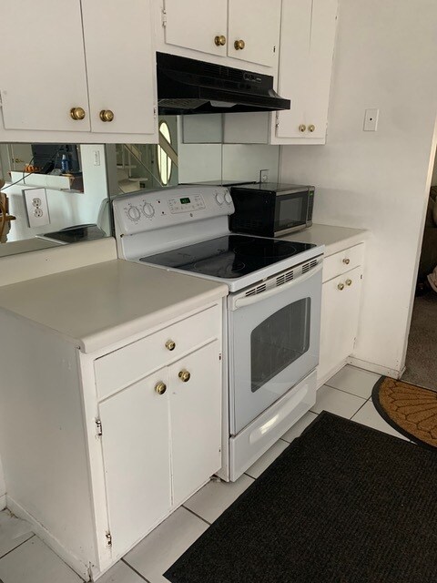 Building Photo - 42 Patricia Ln