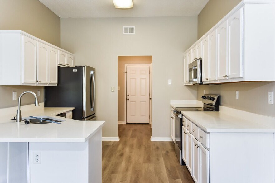 Building Photo - 2102 Heather Ridge