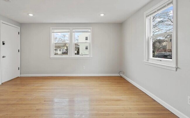 Building Photo - 3 Sagamore St