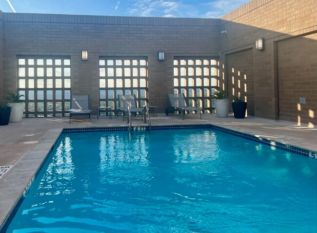 Building Photo - 1122 Colorado St