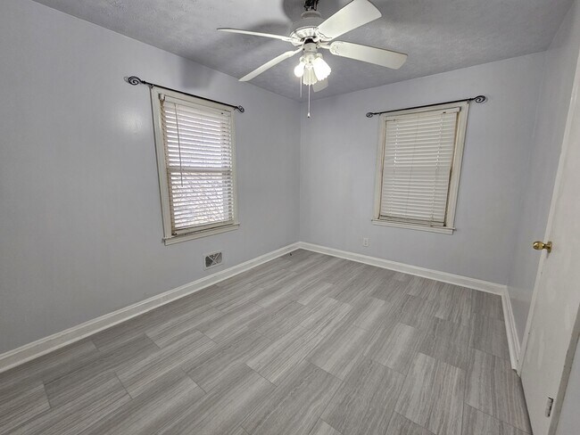 Building Photo - 3 Bristol Dr