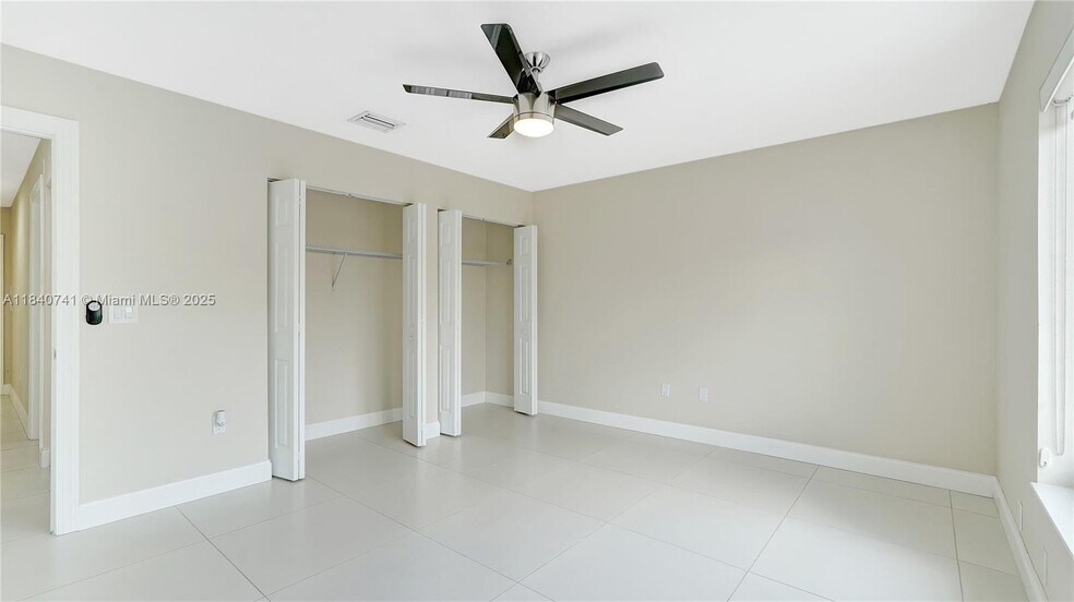 Building Photo - 1412 NE 53rd Ct