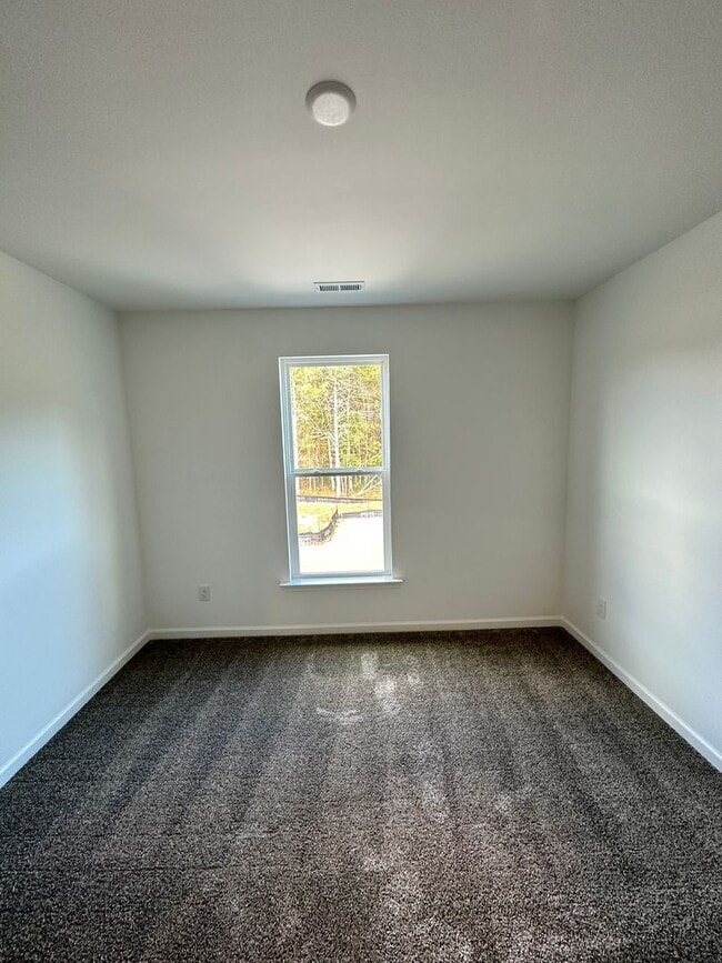 Building Photo - 2BR/3BA End Unit Townhome in Pringle Towns