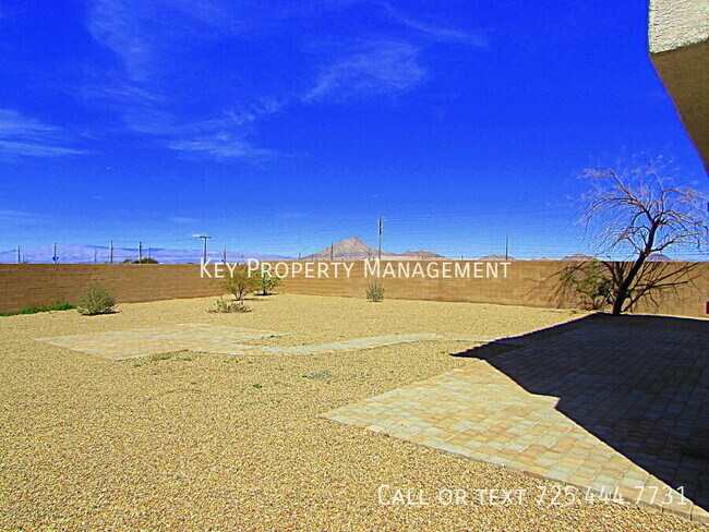 Building Photo - 692 Sumatra Pl