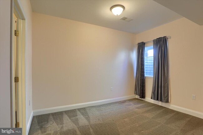 Building Photo - 978 Powder Horn Dr