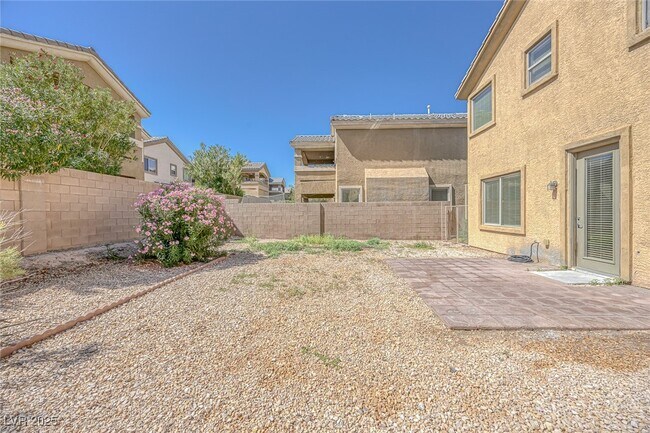 Building Photo - 155 Water Hazard Ln