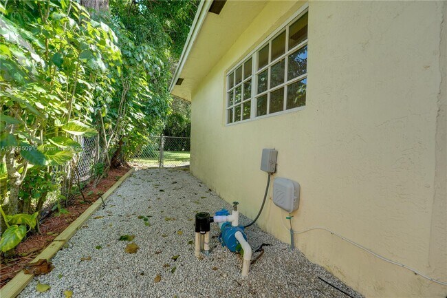 Building Photo - 2401 SW 58th Manor