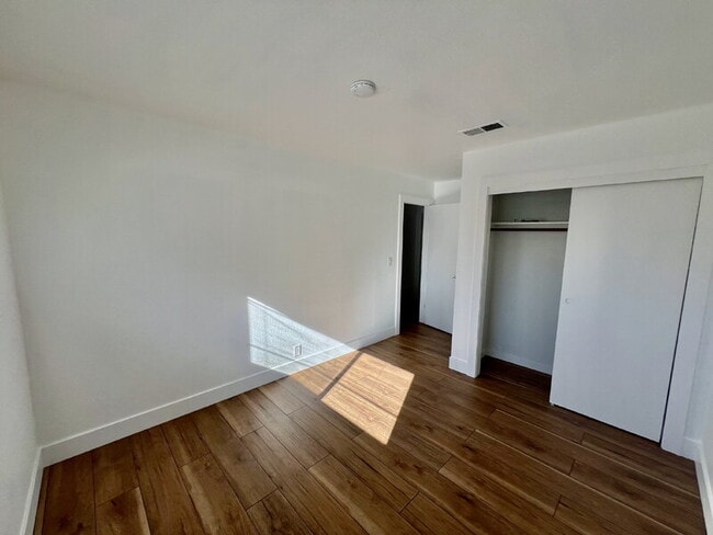 Building Photo - 2459 Gulf Dr