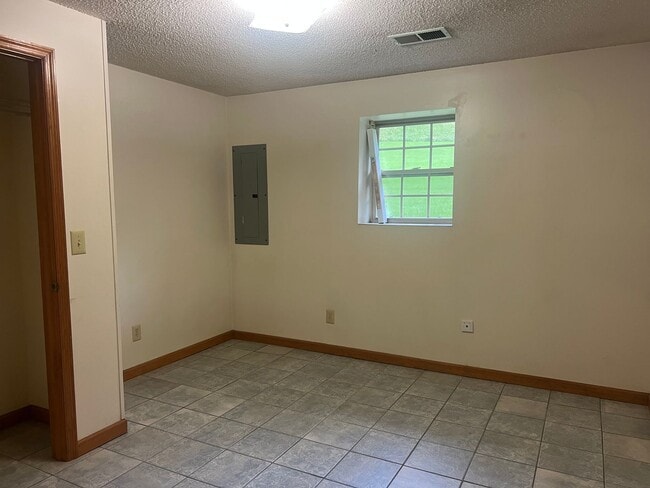 Building Photo - 2101 Marbleton Rd