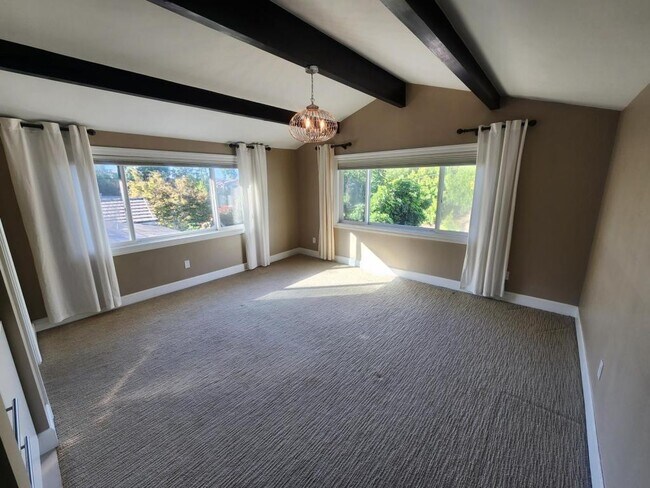 Building Photo - 9345 Golondrina Dr