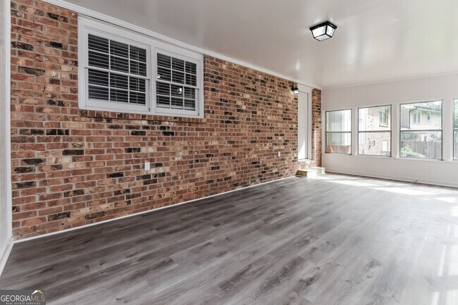 Building Photo - 627 Rockborough Dr