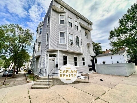 Building Photo - 920 Elm St