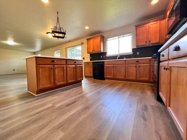 Building Photo - 4448 N Heritage Wds Wy