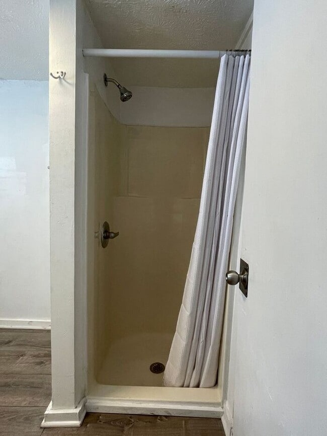 Building Photo - Charming 1-Bedroom Home in a Convenient Lo...