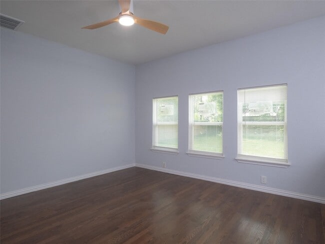 Building Photo - 2703 Areba St