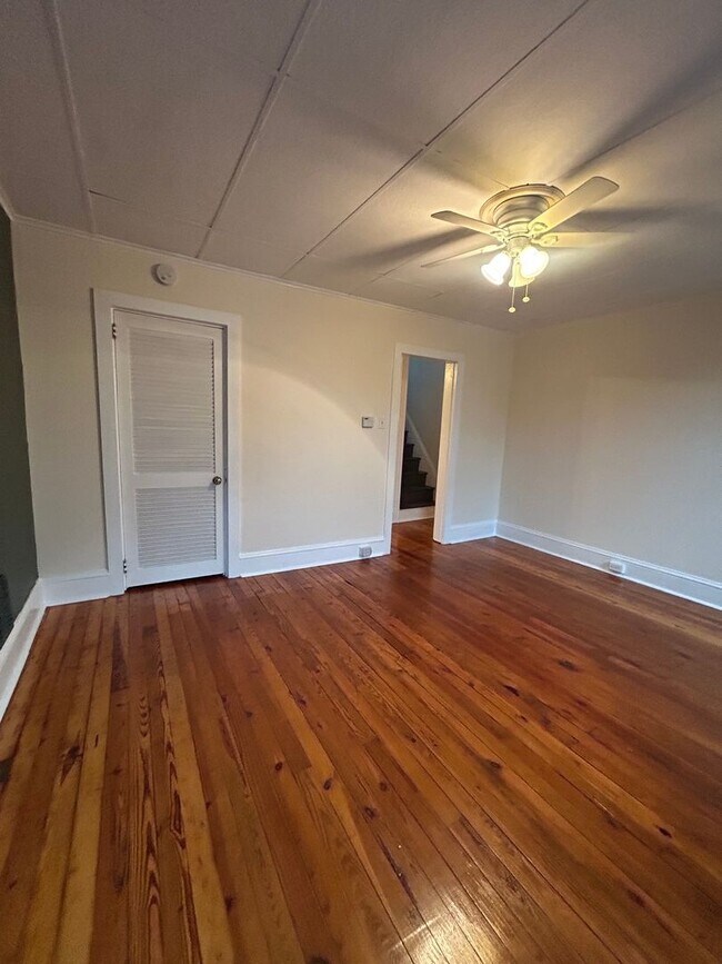 Building Photo - 556 N Plum St