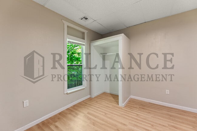 Building Photo - 1329 N Wellington Pl