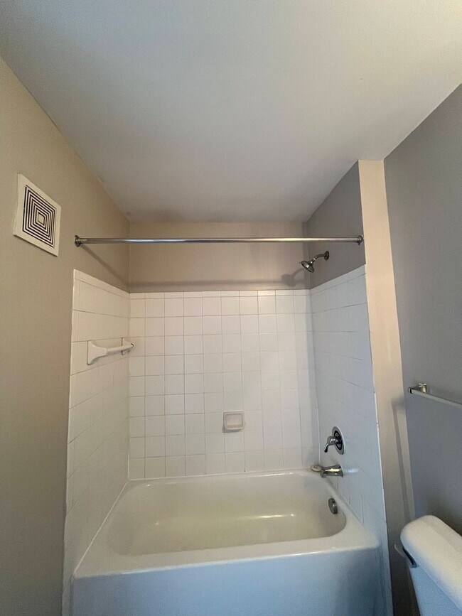 Building Photo - 14-1416 Romak