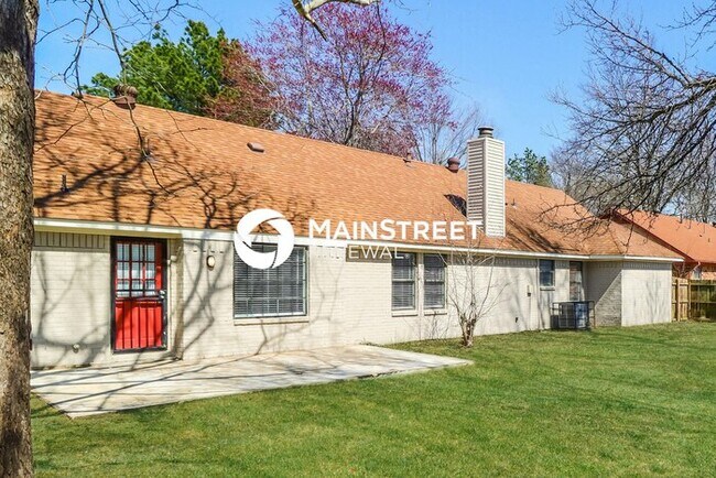 Building Photo - 5 Bedroom Pet-Friendly Home in Memphis, TN with Main Street Renewal