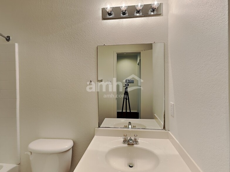 Building Photo - 1101 Eagle Claw Dr