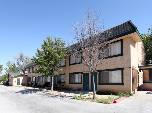 Primary Photo - 38109-38111 N 11th St E