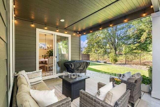 Building Photo - 746 SE 38th St