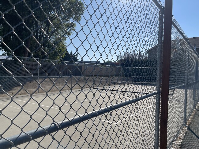 Building Photo - 221 Parkway Dr