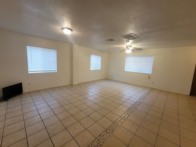 Building Photo - Ready to View!!