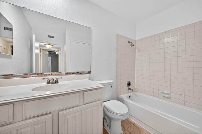 Building Photo - 2110 Wilcrest Dr