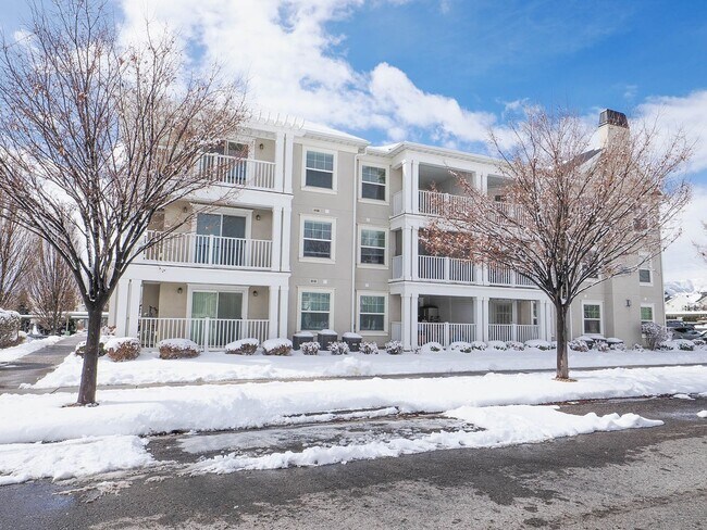 Primary Photo - Beautiful Daybreak Condo