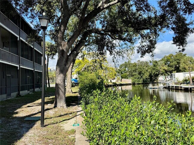 Building Photo - 9205 Tudor Dr