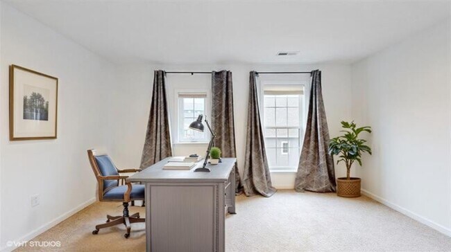 Building Photo - 515 Rodney Ln