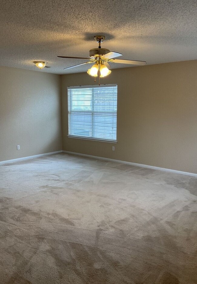 Building Photo - 1701 Tanglewood Dr