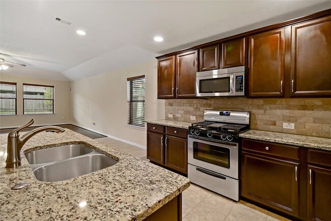 Building Photo - 3308 Southern Grove Ln