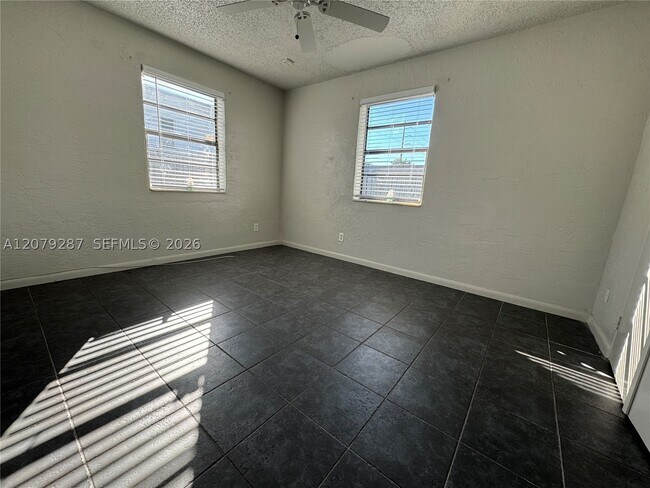 Building Photo - 2105 Monroe St
