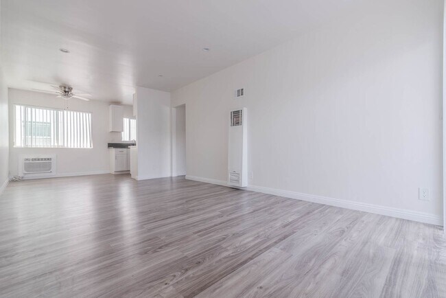 Interior Photo - del14766