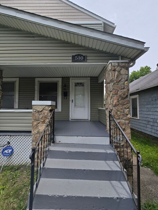 Building Photo - 510-512 N CHAMPION AVE