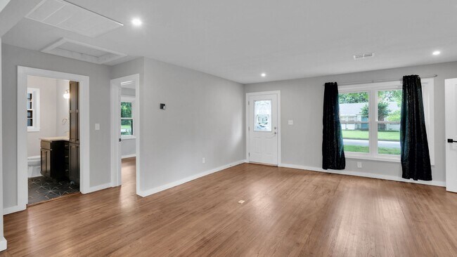 Building Photo - 217 E 33rd Pl