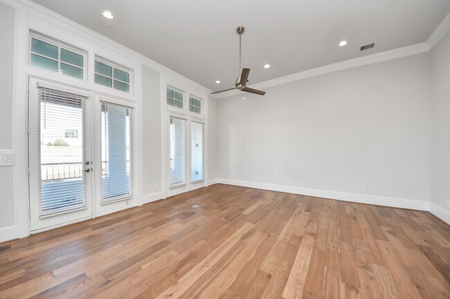 Building Photo - 826 Cage St