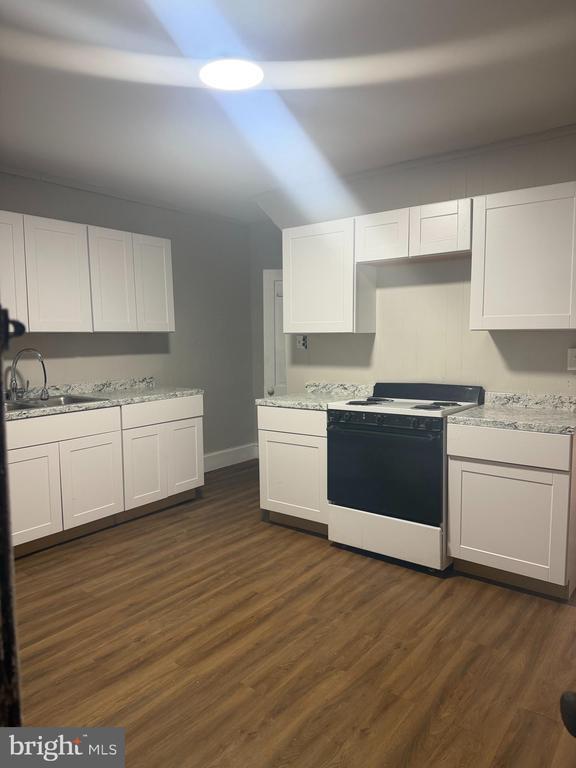 Building Photo - 879 Cherry St