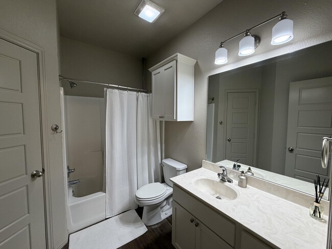 Building Photo - 2111 10th St