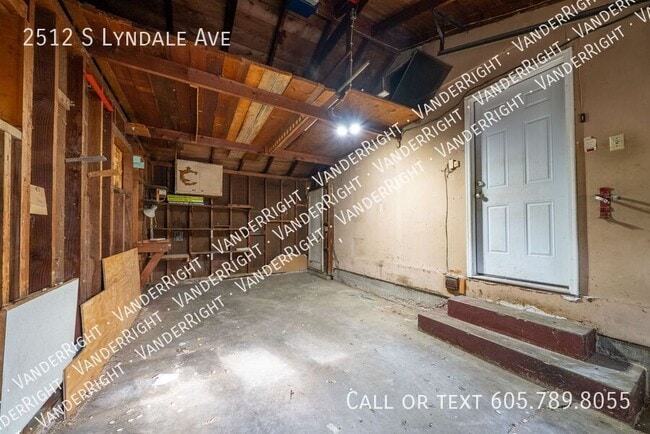 Building Photo - 2512 S Lyndale Ave