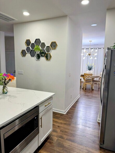 Building Photo - 5013 Jamie Sloop Ln